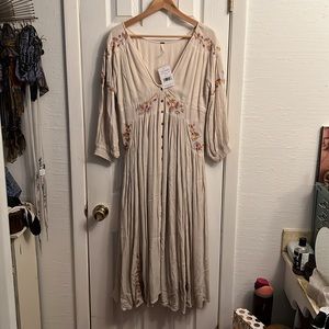 Adorable Free People cream colored embroidered dress, Sz. L, NWT